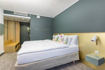 Фото номера Трехместный номер Отель Original Sokos Hotel Royal Vaasa г. Вааса 4