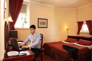 Фото номера Стандартный двухместный номер с 2 отдельными кроватями Отель Hotel Astor г. Вааса 5