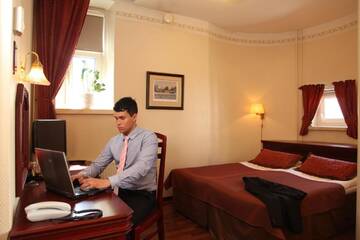 Фото номера Стандартный двухместный номер с 2 отдельными кроватями Отель Hotel Astor г. Вааса 8